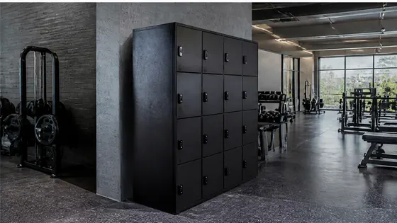 Oplaadlockers voor sportscholen — een praktijkopstelling met smart lockers voor 2026