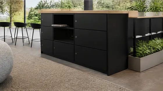 Laadlockers voor flexkantoren — een praktijkopstelling met smart lockers voor 2026