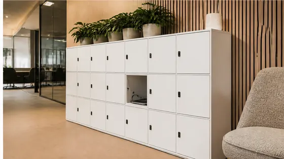 Laadlockers voor kantoren — een praktijkopstelling met smart lockers voor 2026