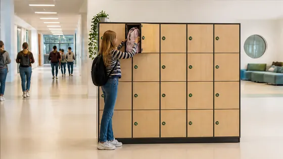 App-lockers voor scholen — een praktijkopstelling met smart lockers voor 2026