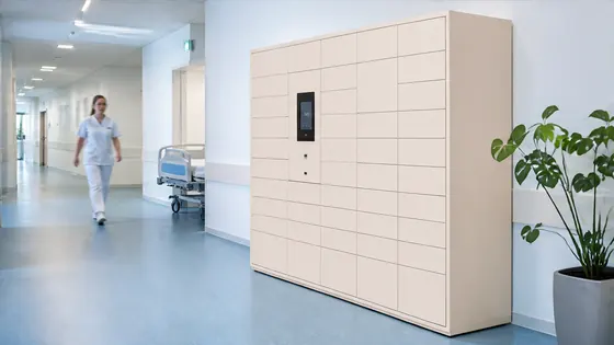 Lockerbeheer systemen voor ziekenhuizen — een praktijkopstelling met smart lockers voor 2026